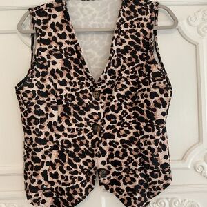 Leopard Print Sleeveless Vest with 3 buttons Top size large